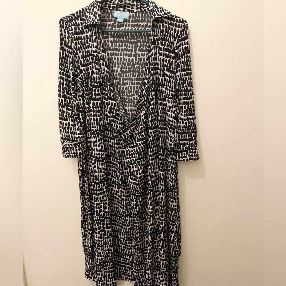 Black and white small maternity wrap around dress from LIZ LANGE